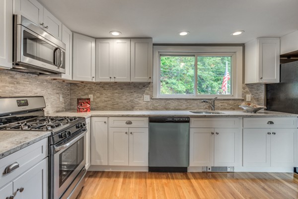 14 Upland Road Lynn, MA 01902 - Photo 11 of 30 Gallery Image 11