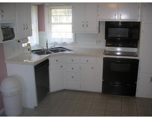 18 Berlin Road Marlborough, MA 01752 - Photo 7 of 10 Gallery Image 7
