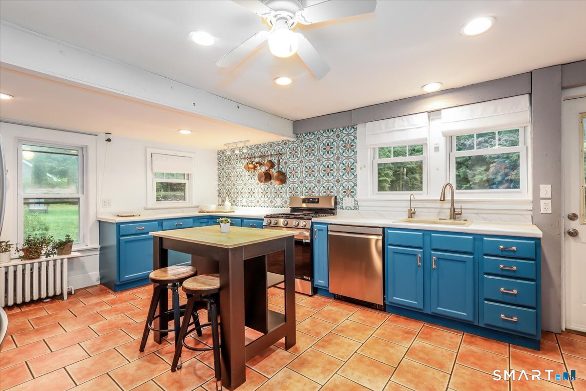 112 Long Ridge Road Danbury, CT 06810 - Photo 15 of 40 Fabulous Eat In Kitchen
