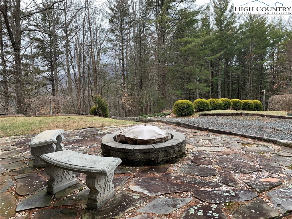 447 South Turkey Ridge Crumpler, NC 28617 - Photo 35 of 39 a backyard of a house with fountain table and chairs