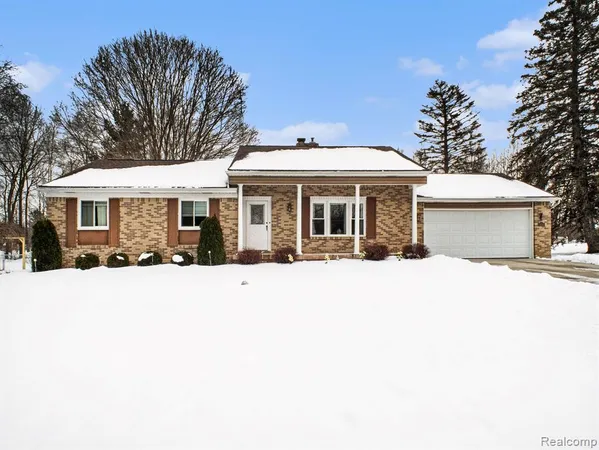 $263,000 | 3230 Woodvalley Drive, Flushing, MI 48433