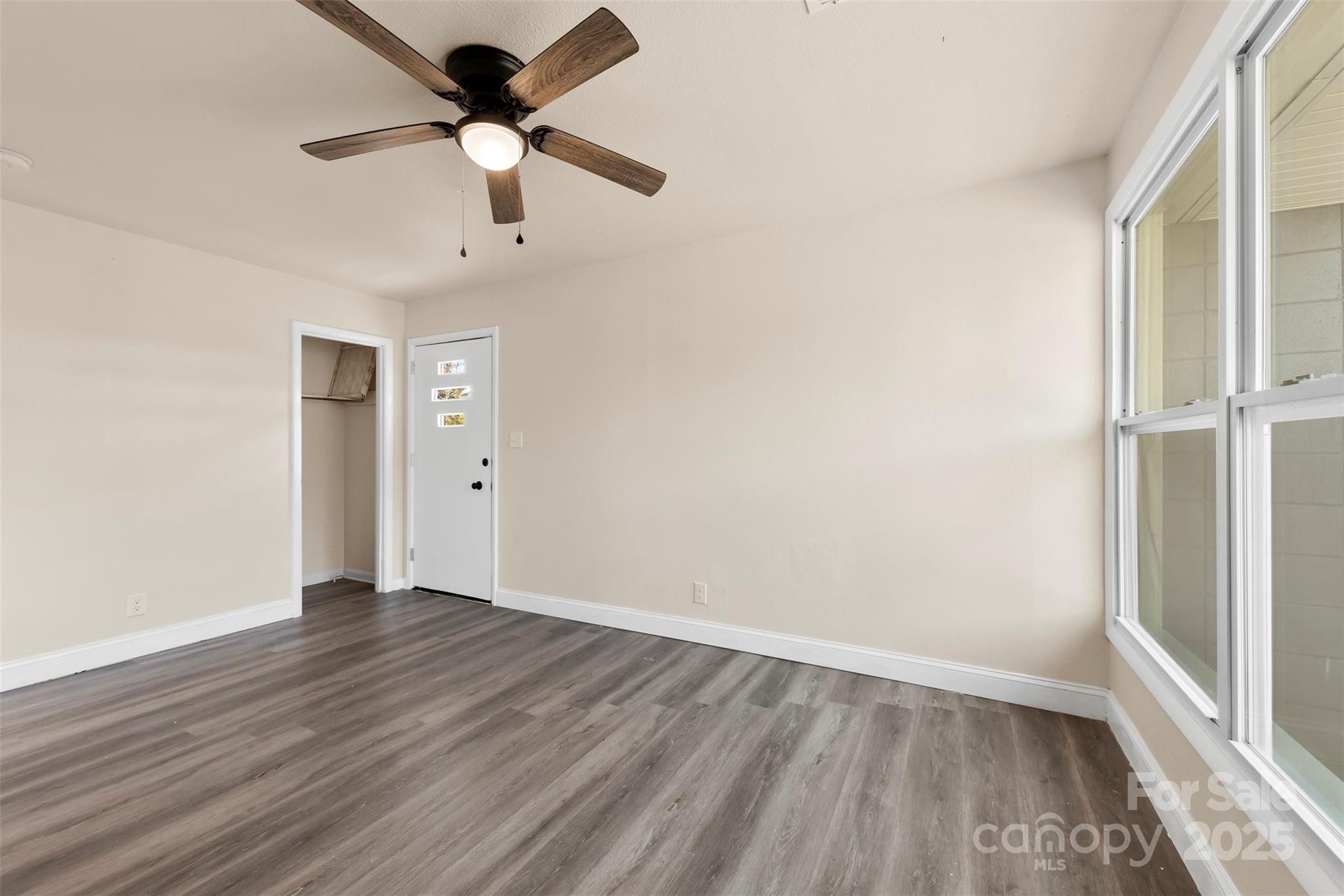 5528 Queen Anne Road Charlotte, NC 28217 - Photo 3 of 27