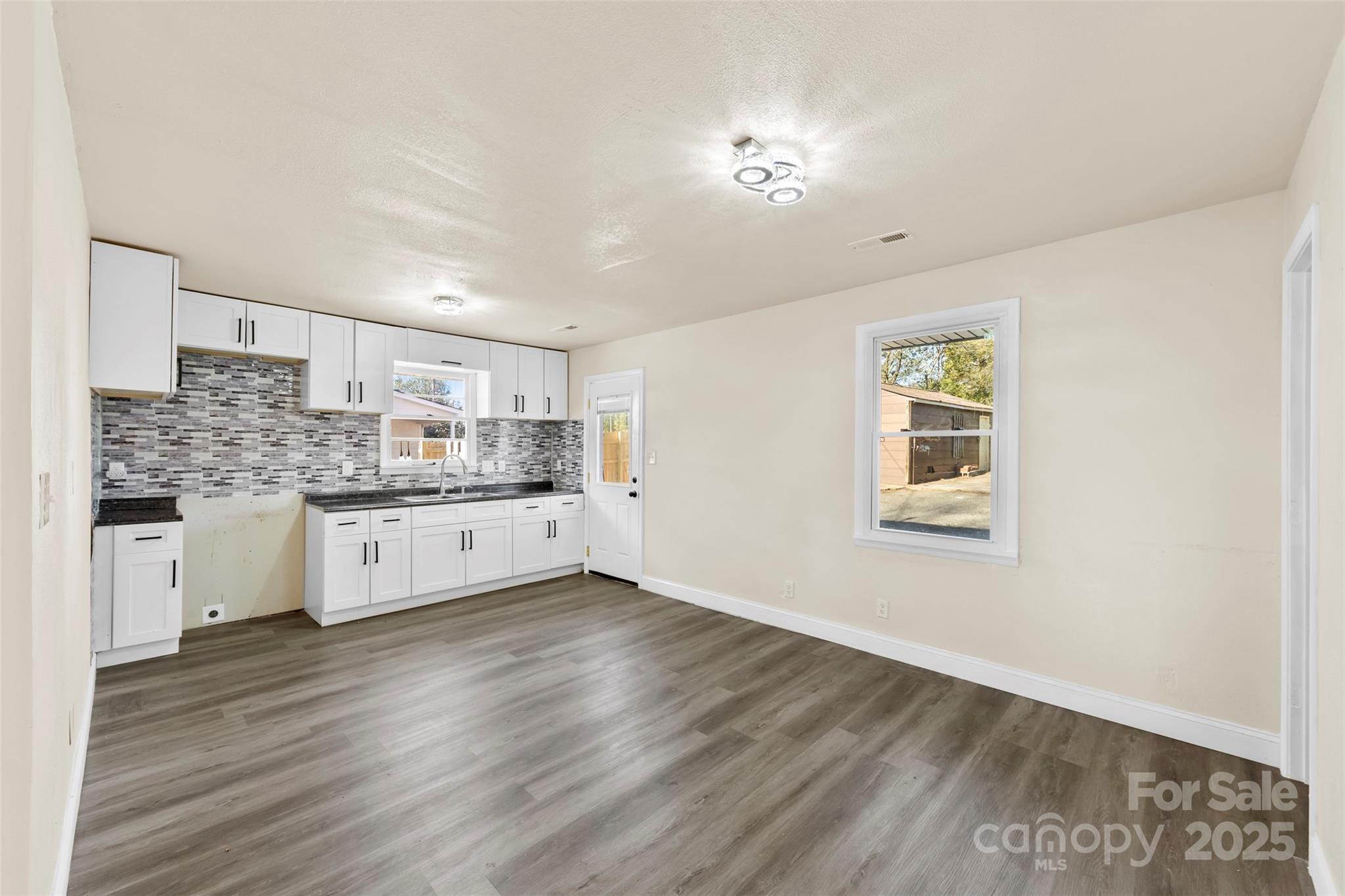 5528 Queen Anne Road Charlotte, NC 28217 - Photo 5 of 27