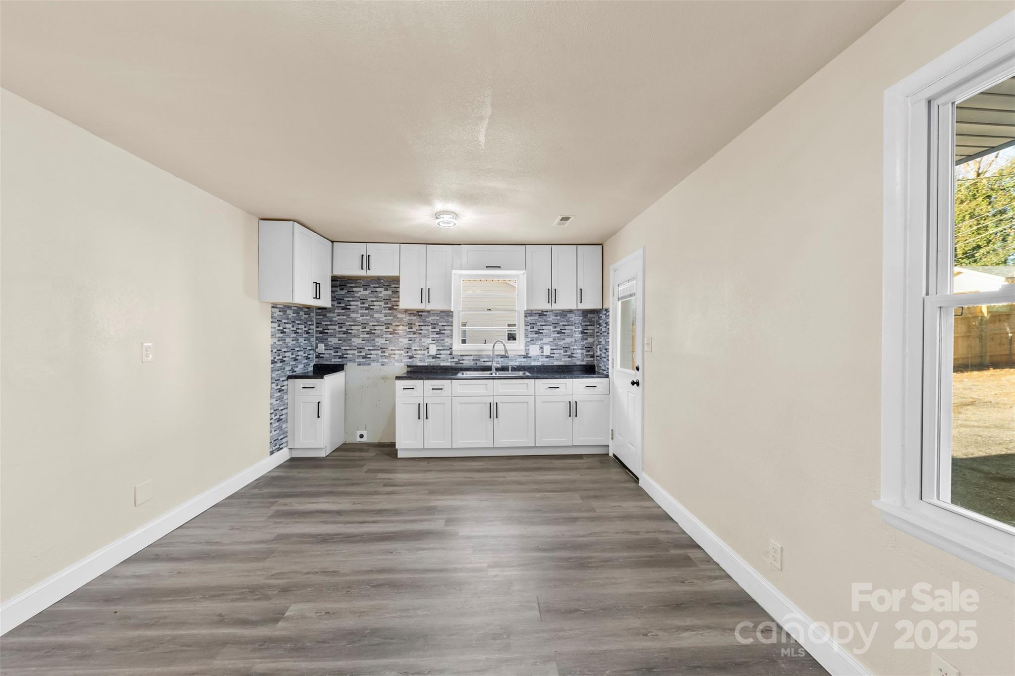 5528 Queen Anne Road Charlotte, NC 28217 - Photo 6 of 27