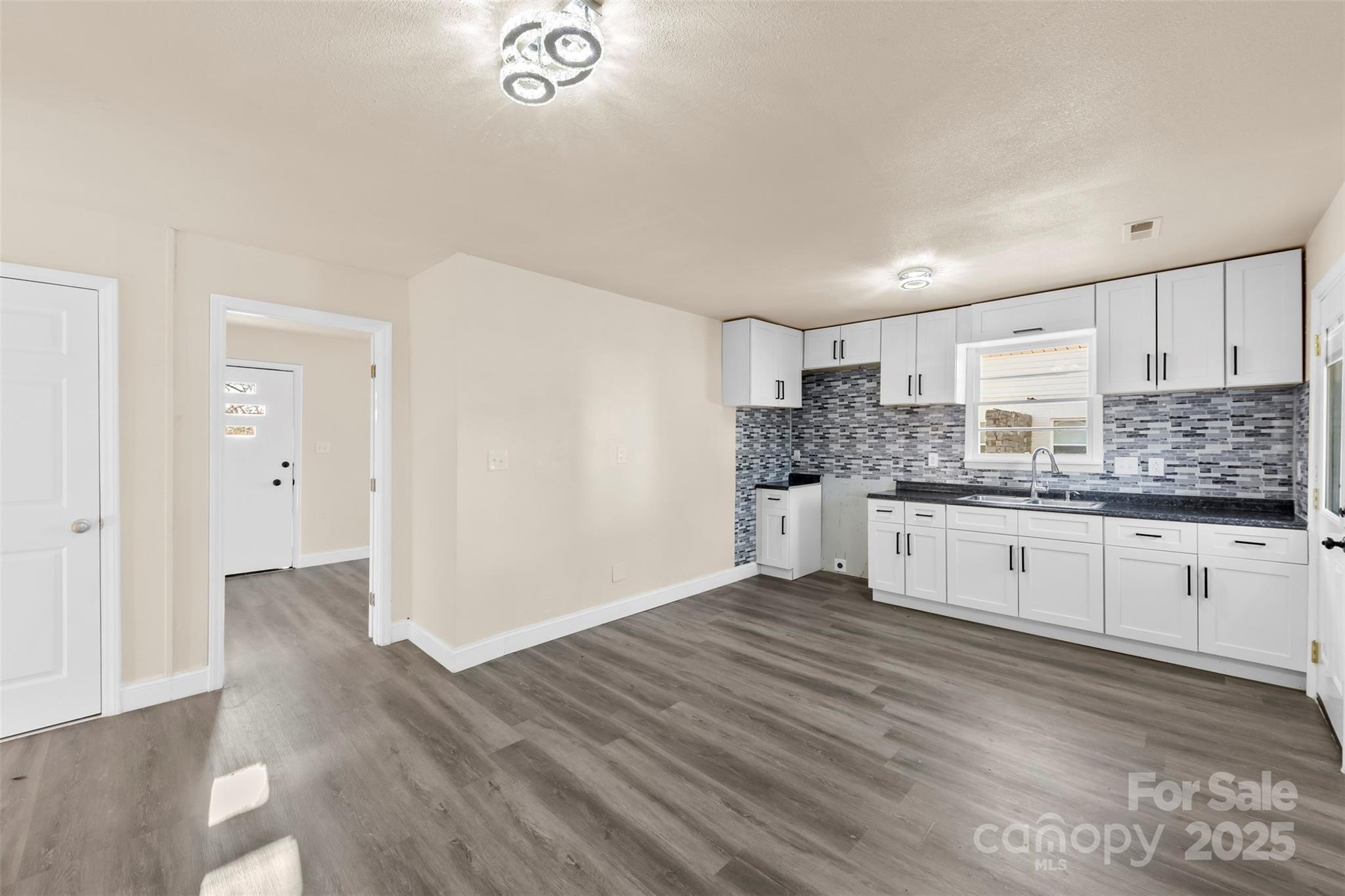 5528 Queen Anne Road Charlotte, NC 28217 - Photo 7 of 27