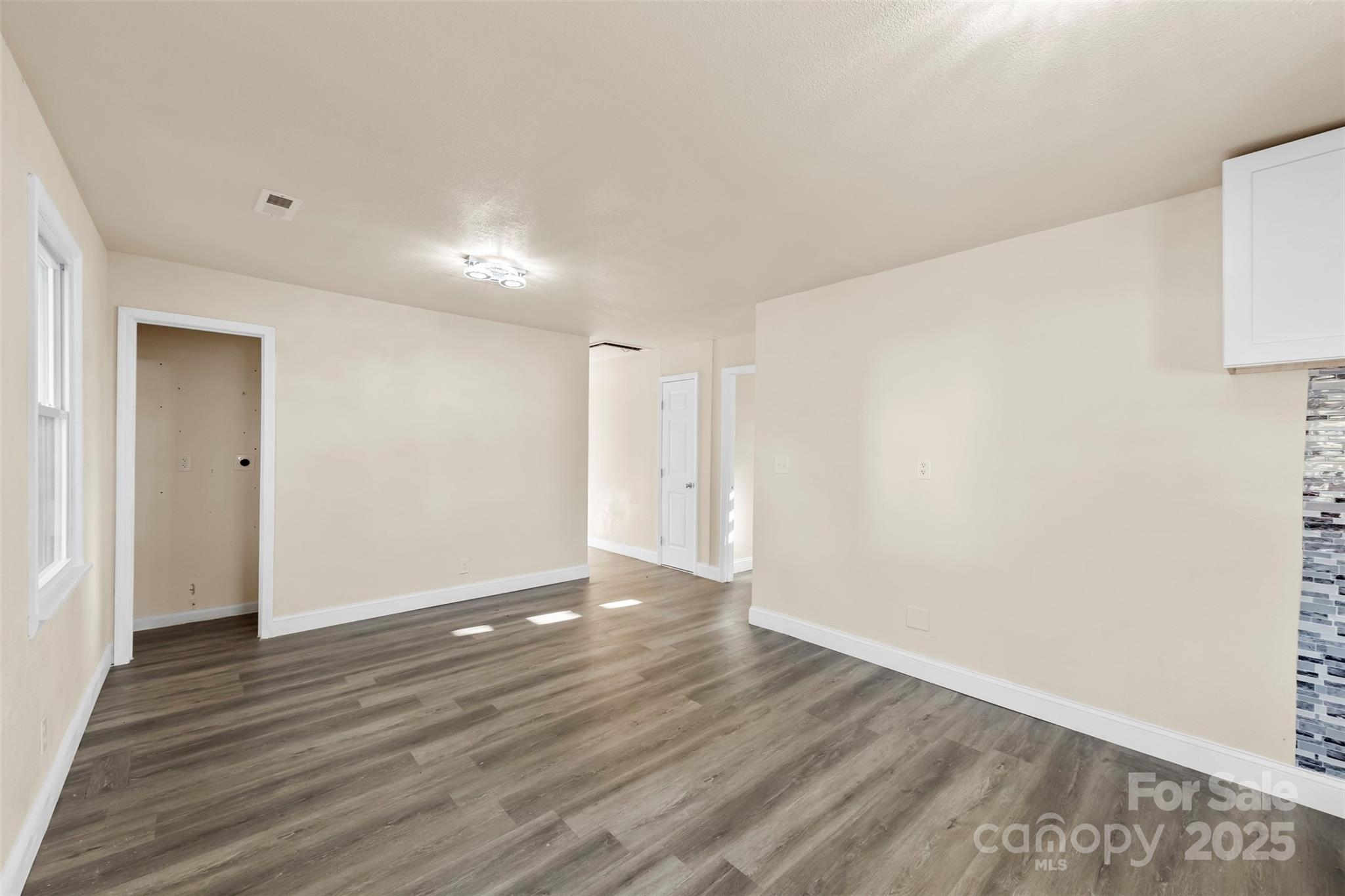 5528 Queen Anne Road Charlotte, NC 28217 - Photo 8 of 27