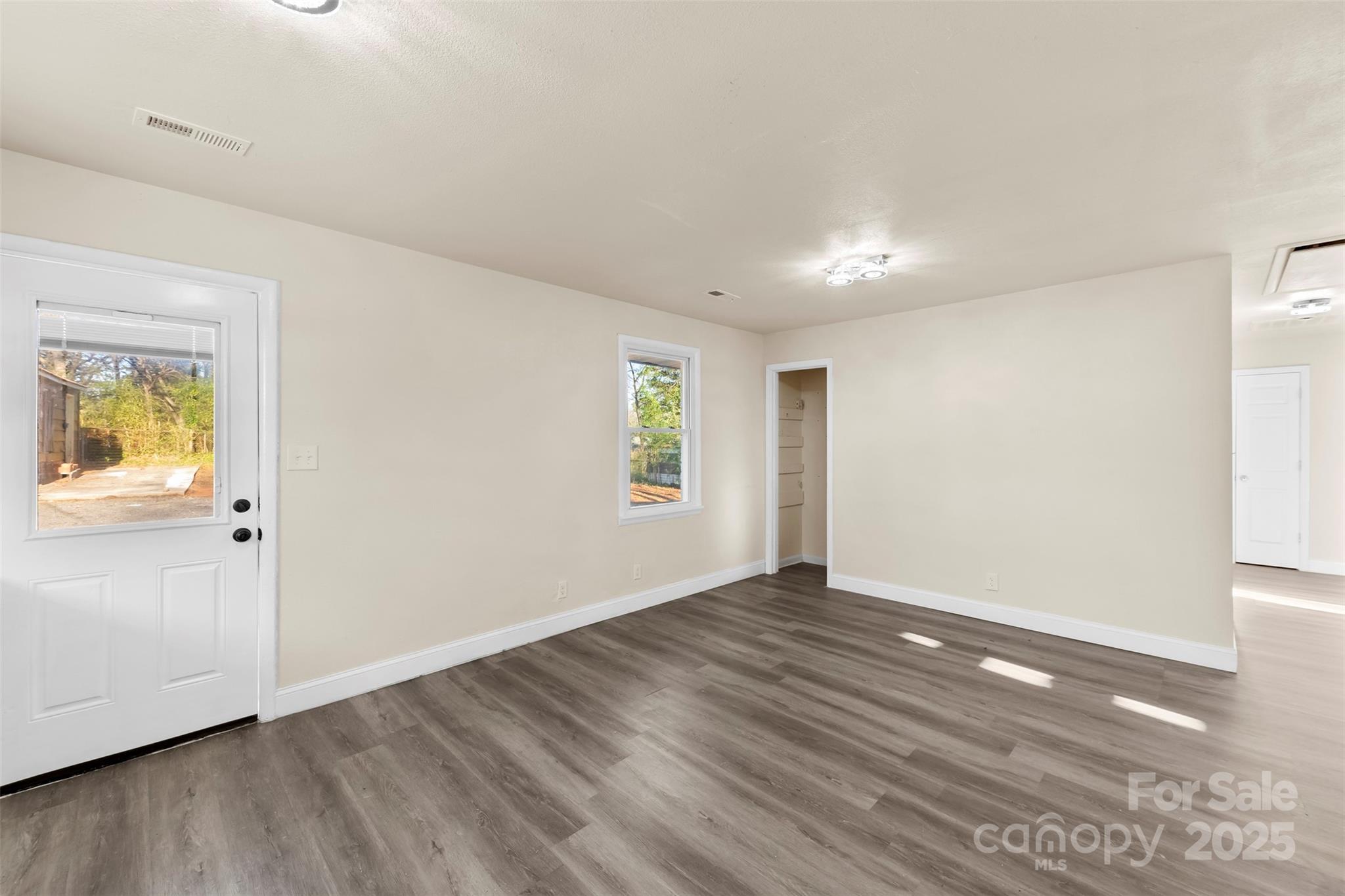 5528 Queen Anne Road Charlotte, NC 28217 - Photo 9 of 27