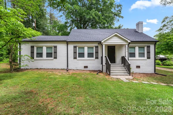 $299,900 | 2376 South Us 321 Highway, Newton, NC 28658
