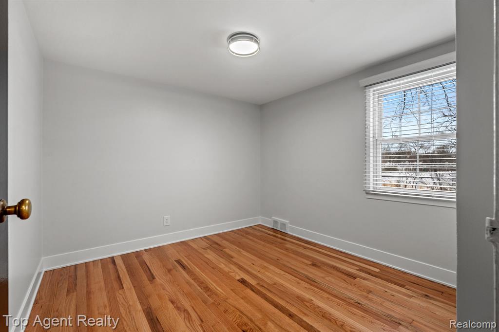 1724 Graefield Road Birmingham, MI 48009 - Photo 12 of 26
