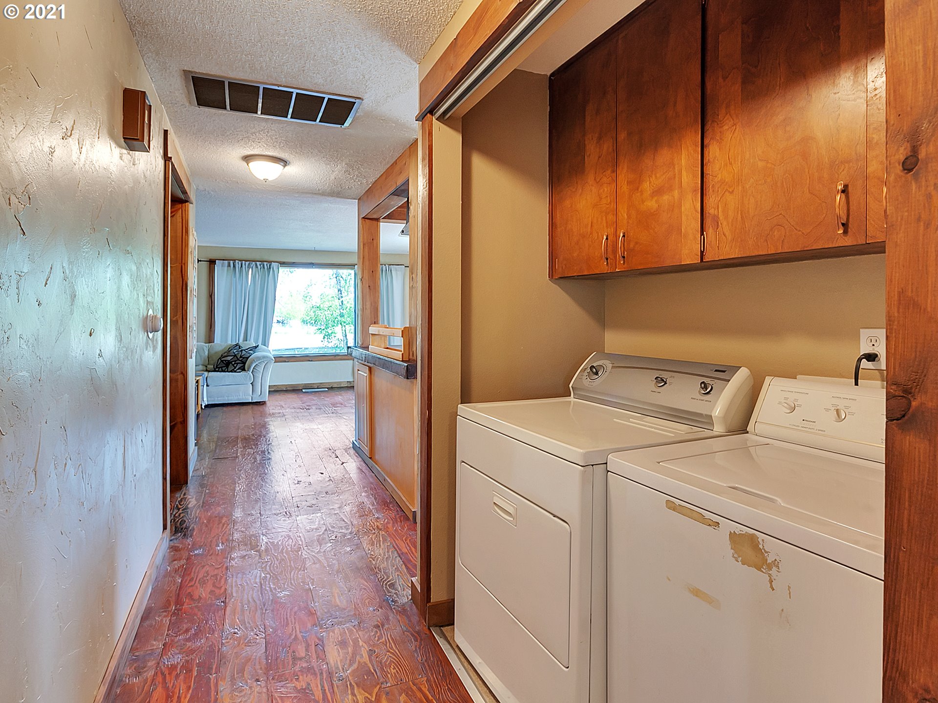 435 North Fir Villa Road Dallas, OR 97338 - Photo 16 of 31