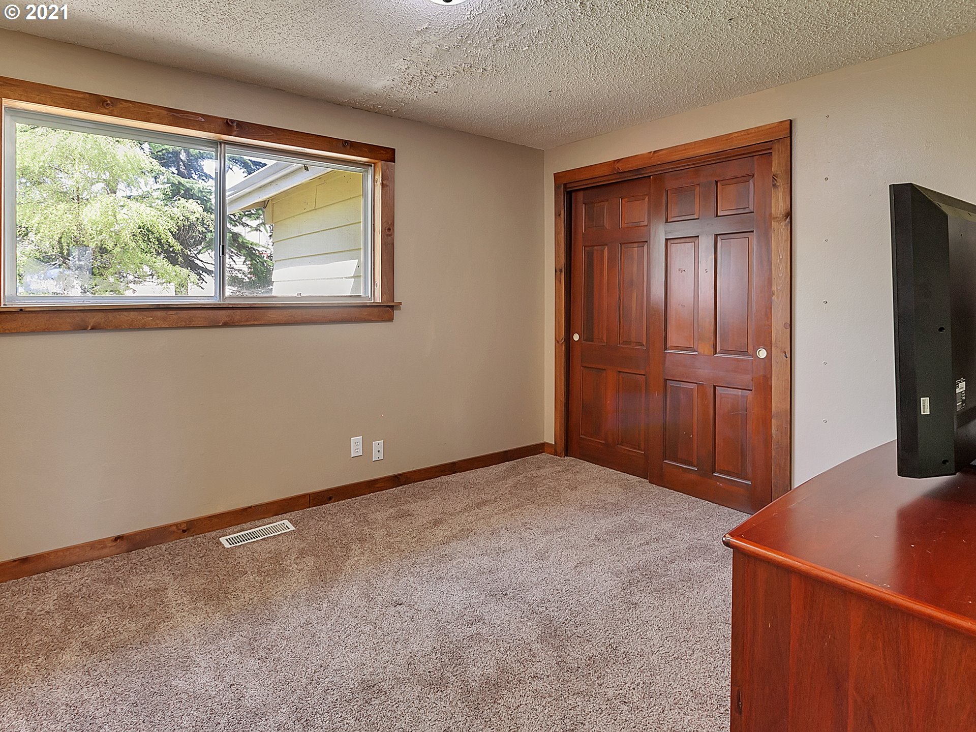 435 North Fir Villa Road Dallas, OR 97338 - Photo 19 of 31
