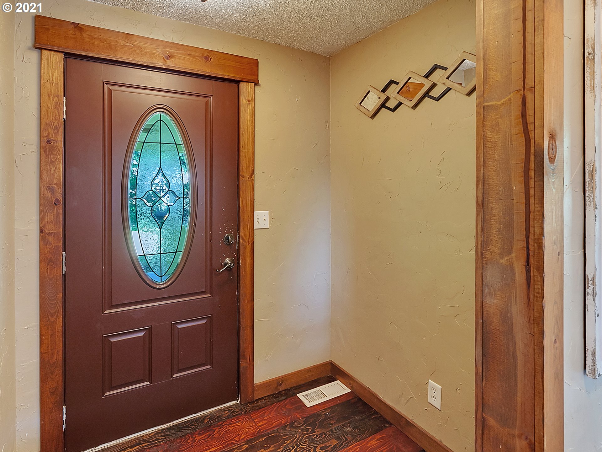 435 North Fir Villa Road Dallas, OR 97338 - Photo 3 of 31