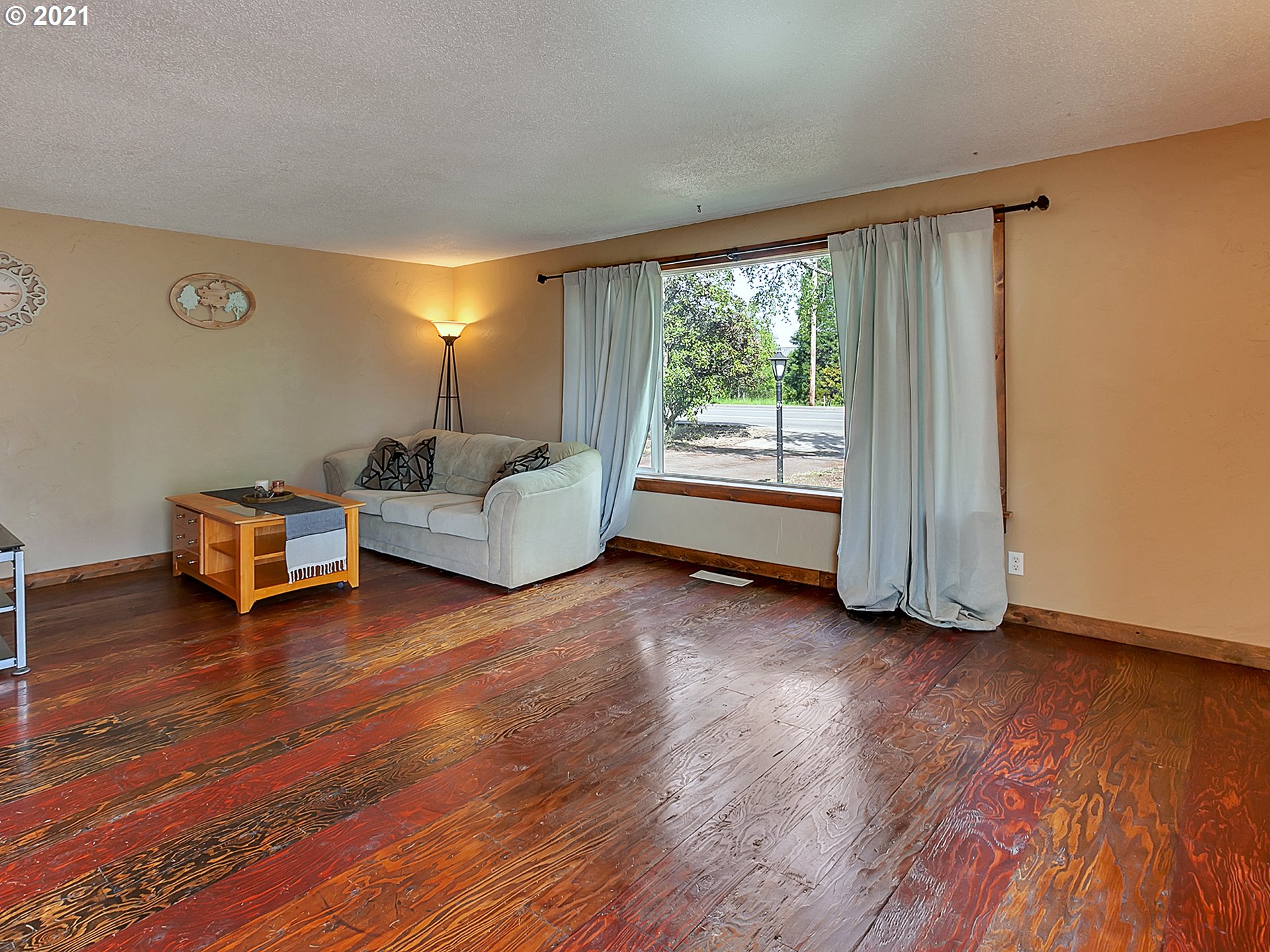 435 North Fir Villa Road Dallas, OR 97338 - Photo 4 of 31