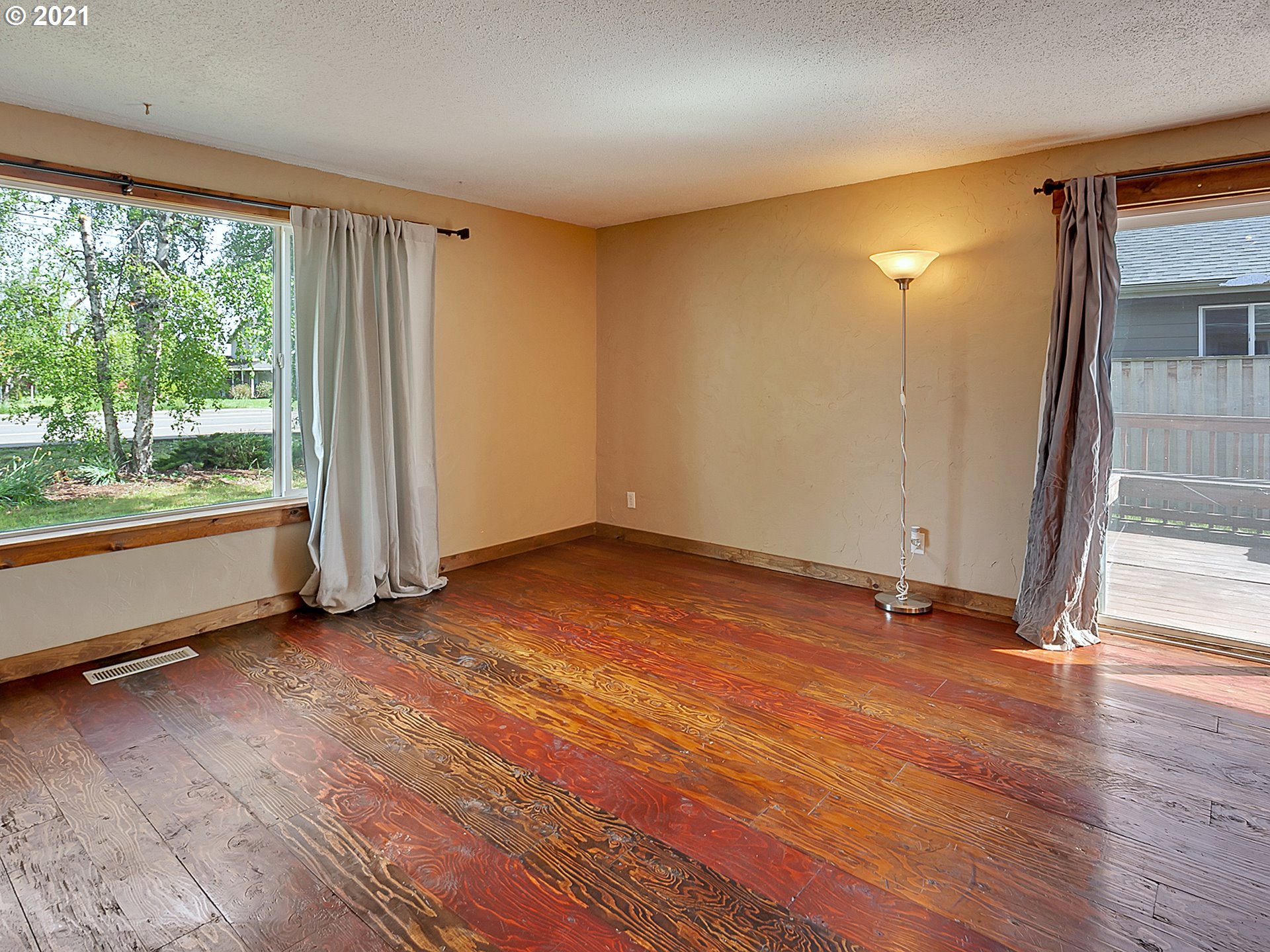 435 North Fir Villa Road Dallas, OR 97338 - Photo 7 of 31