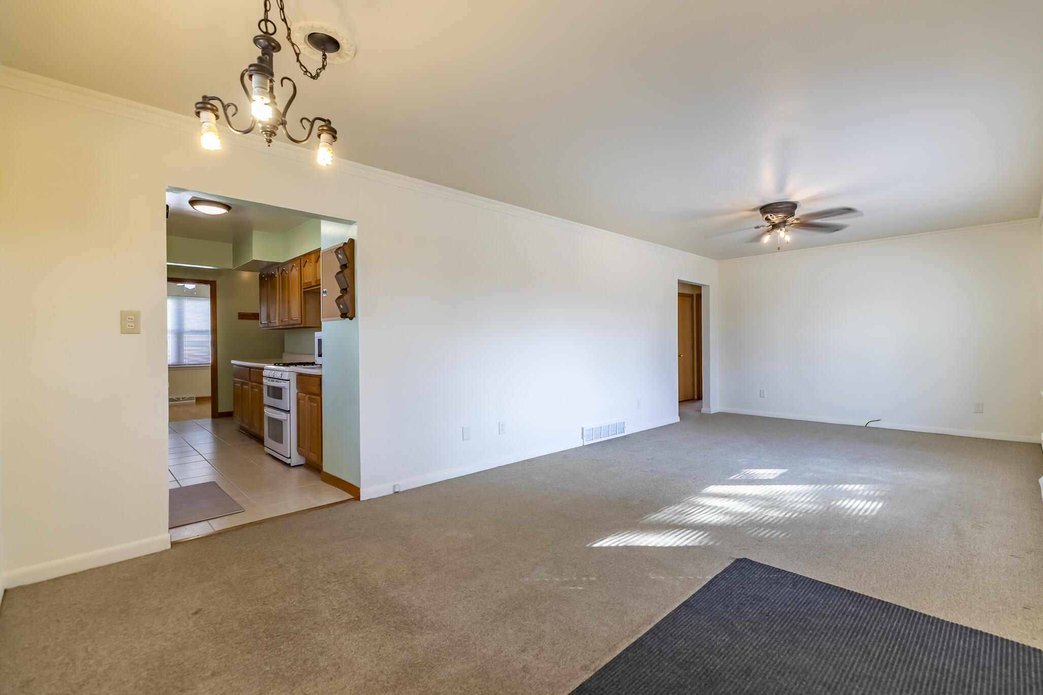 539 South Rensselaer Street Griffith, IN 46319 - Photo 11 of 25 2054x1369