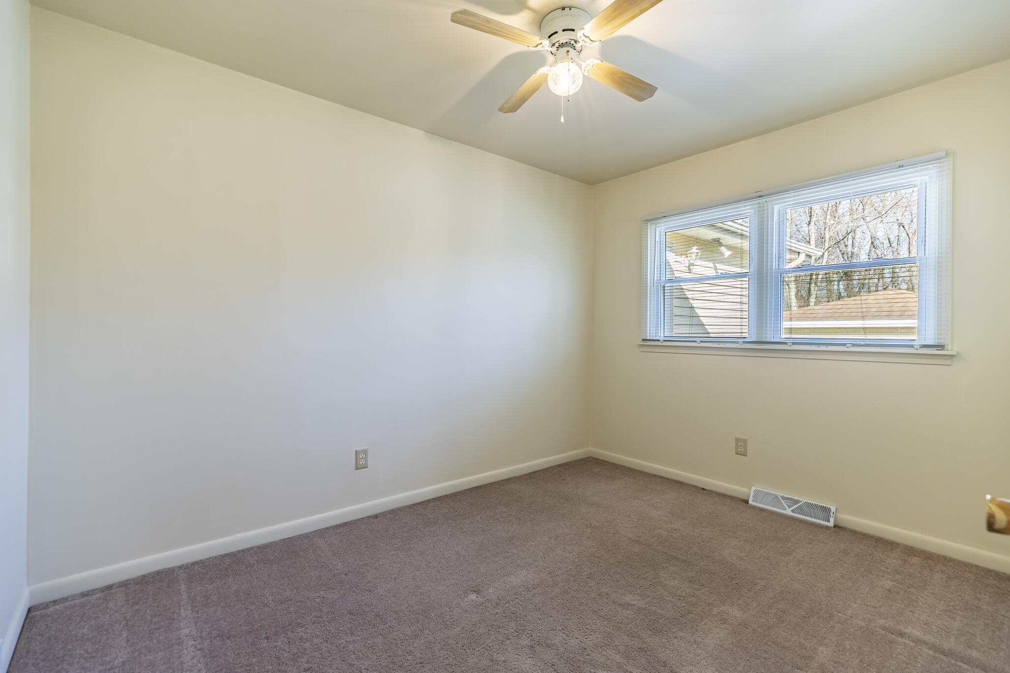 539 South Rensselaer Street Griffith, IN 46319 - Photo 16 of 25 2054x1369