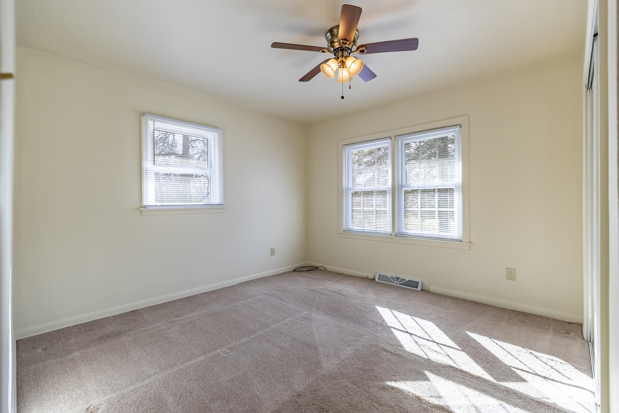 539 South Rensselaer Street Griffith, IN 46319 - Photo 19 of 25 2054x1369