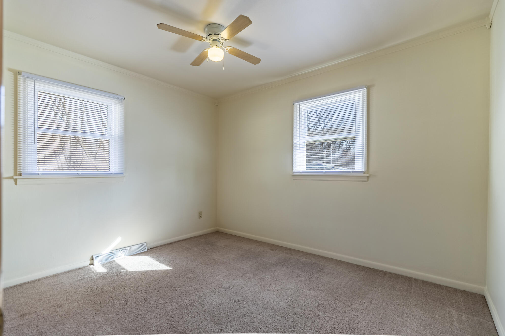 539 South Rensselaer Street Griffith, IN 46319 - Photo 20 of 25 2054x1369