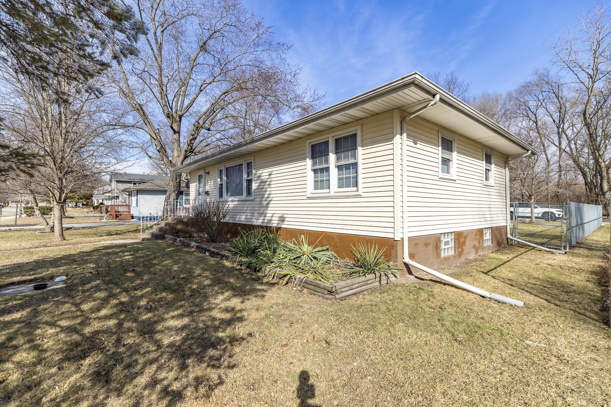 539 South Rensselaer Street Griffith, IN 46319 - Photo 2 of 25 2054x1369