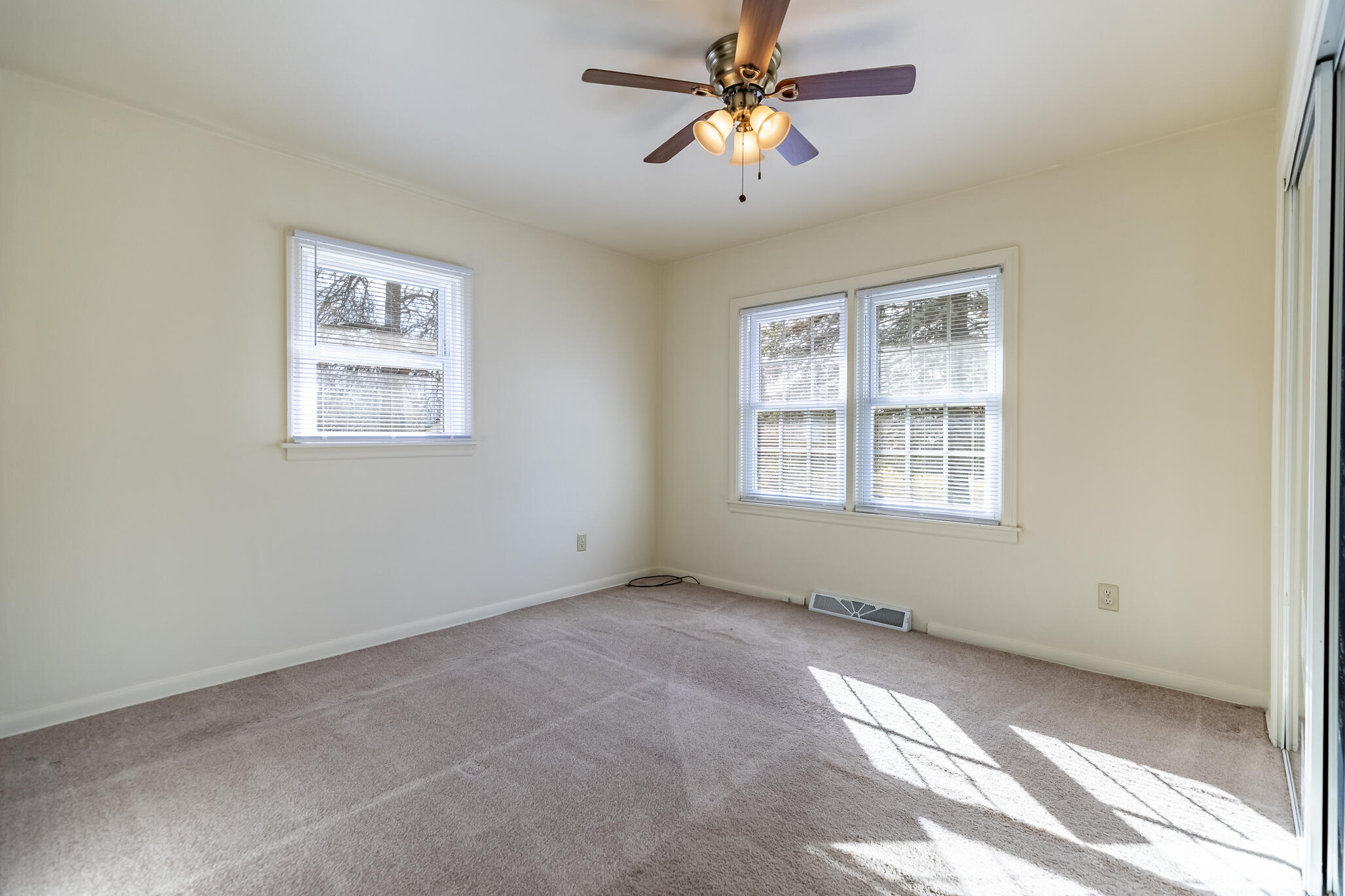 539 South Rensselaer Street Griffith, IN 46319 - Photo 21 of 25 2054x1369