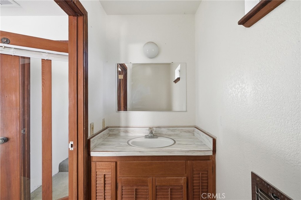 8940 Ortega Road Atascadero, CA 93422 - Photo 18 of 35 2nd floor bedroom #3, 1/2 bath