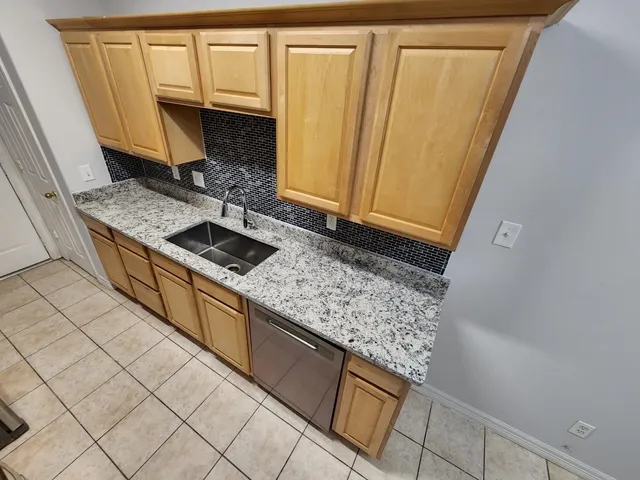 $1,600 | 11045 Landswalk Drive, Unit 113, Houston, TX 77099