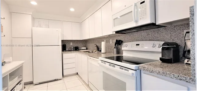 $3,100 | 3731 North Country Club Drive, Unit 926, Aventura, FL 33180