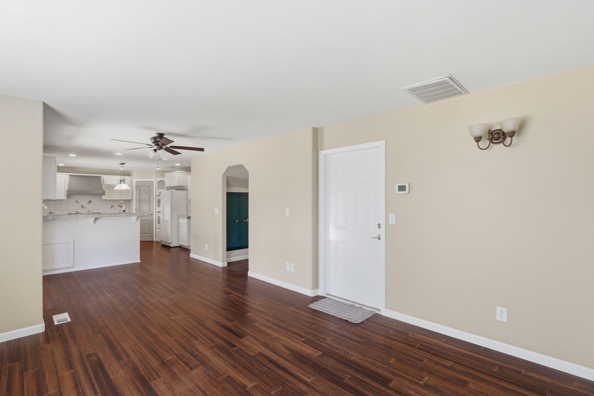 196 Nadine Lane Central Point, OR 97502 - Photo 20 of 54 family room