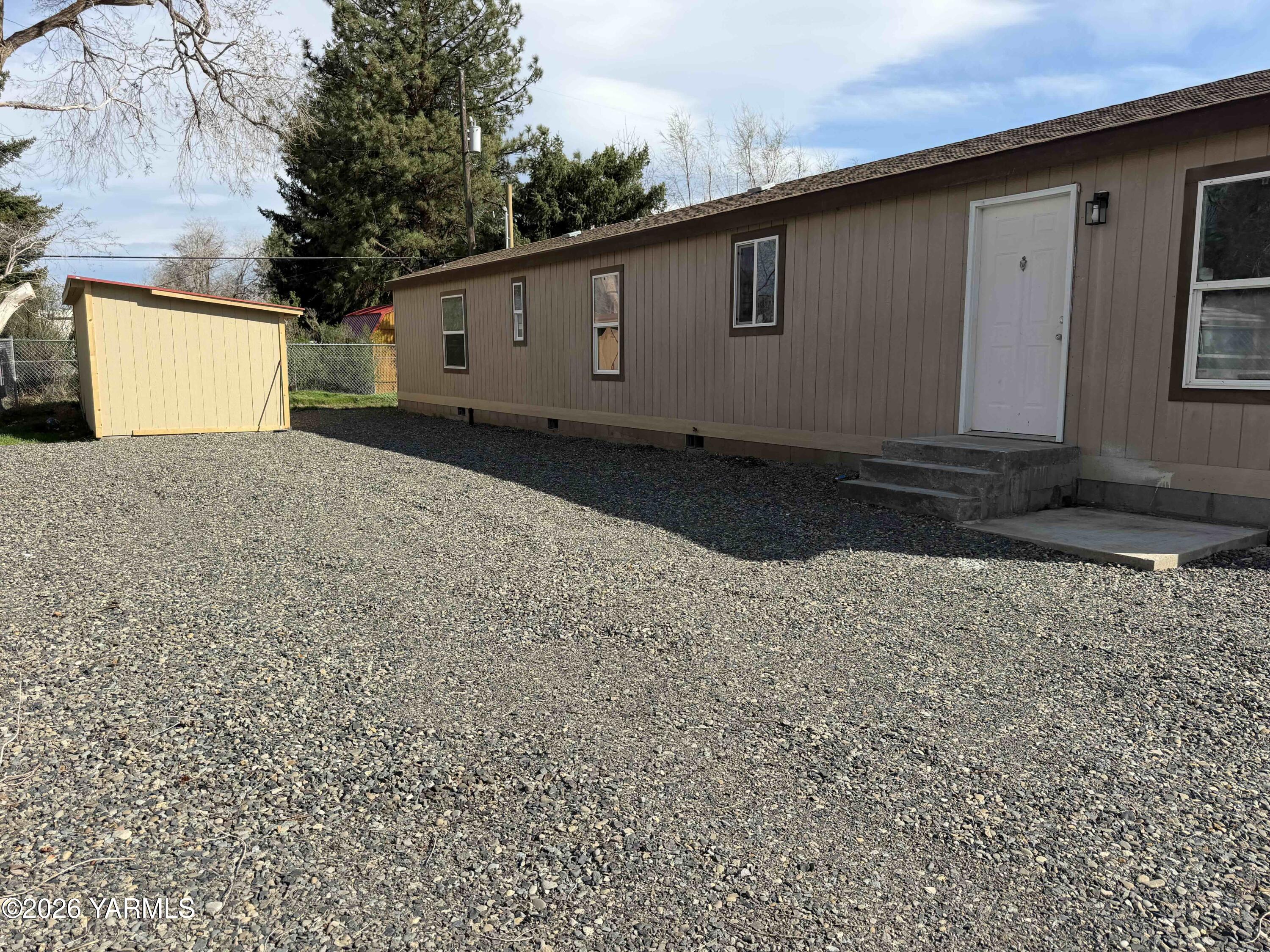 481 1st Street White Swan, WA 98952 - Photo 2 of 22 IMG_2372