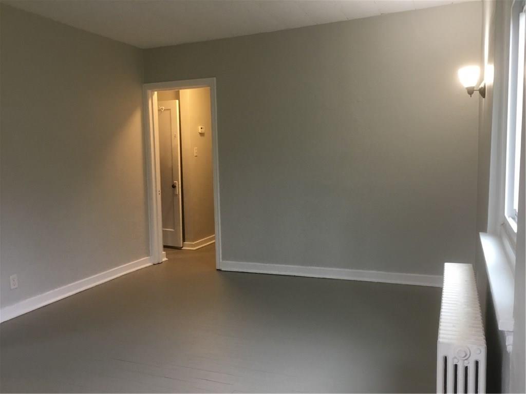 5450 Covode Place Pittsburgh, PA 15217 - Photo 13 of 25 an empty room with a window