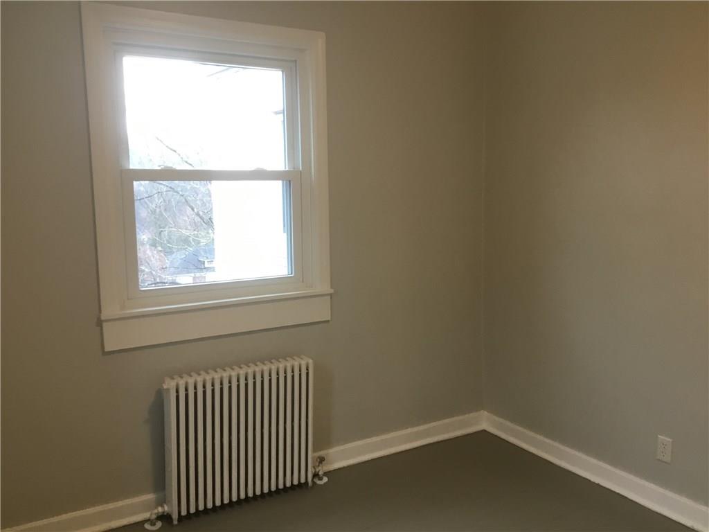 5450 Covode Place Pittsburgh, PA 15217 - Photo 23 of 25 an empty room with a window