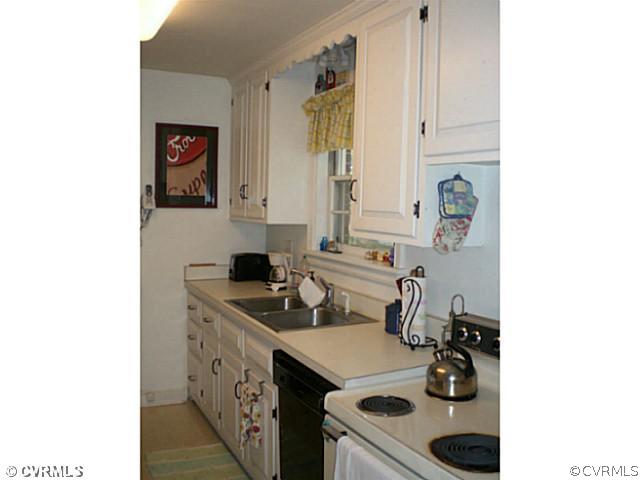 1206 Rosecroft Road Henrico, VA 23229 - Photo 4 of 12 Kitchen