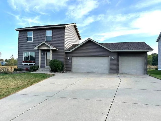 $309,900 | 1128 29th Street Northeast, Sauk Rapids, MN 56379