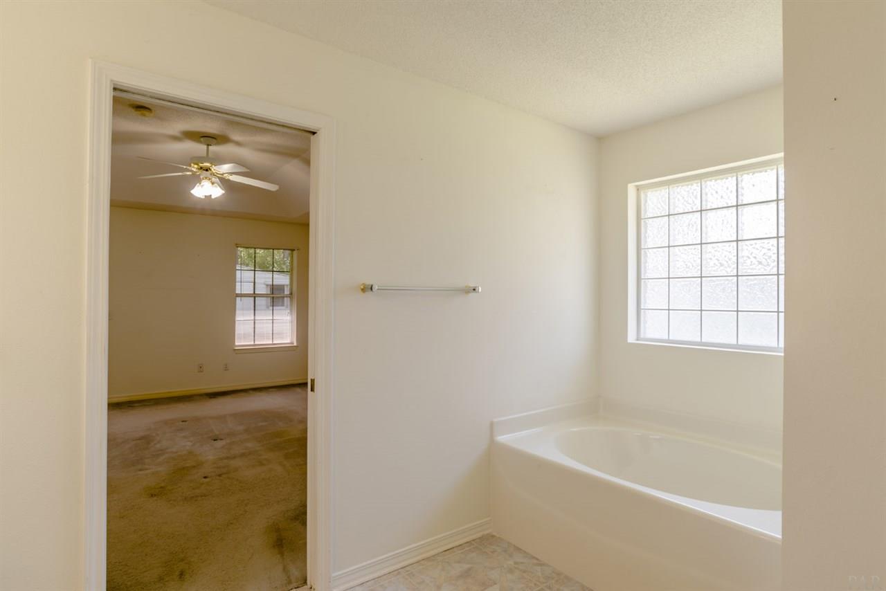 621 Riola Place Pensacola, FL 32506 - Photo 15 of 25 Gallery Image 15