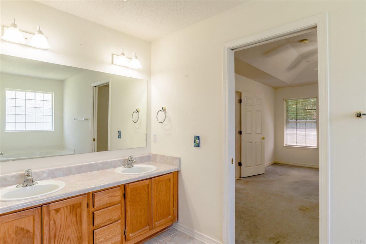 621 Riola Place Pensacola, FL 32506 - Photo 16 of 25 Gallery Image 16
