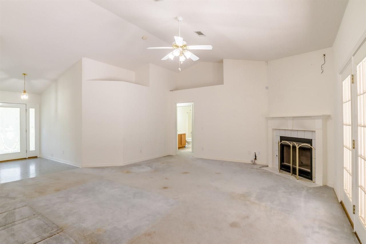 621 Riola Place Pensacola, FL 32506 - Photo 3 of 25 Gallery Image 3