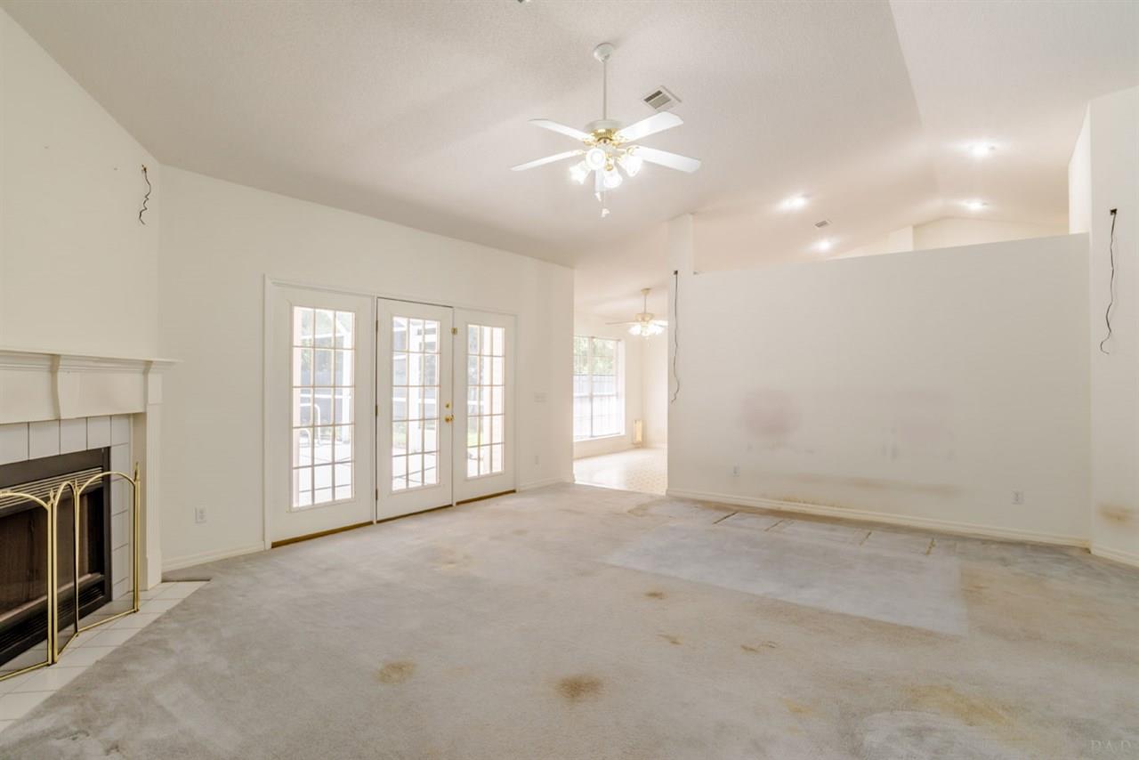 621 Riola Place Pensacola, FL 32506 - Photo 4 of 25 Gallery Image 4