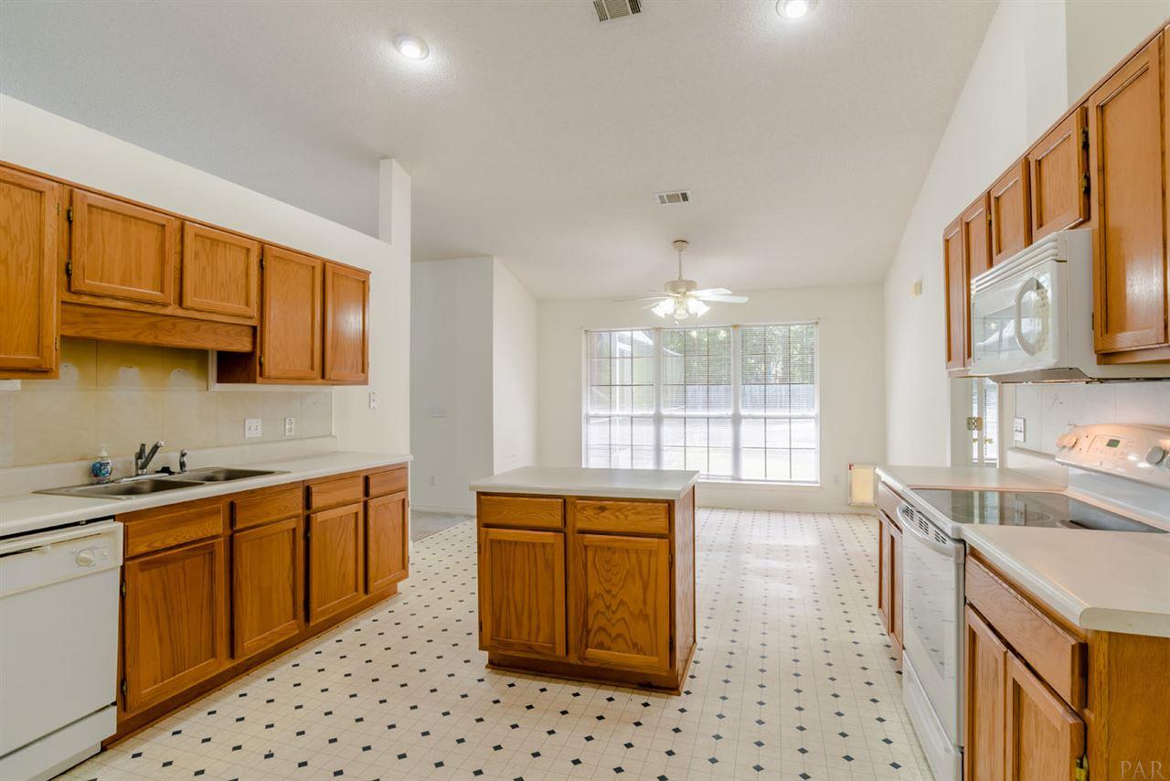 621 Riola Place Pensacola, FL 32506 - Photo 5 of 25 Gallery Image 5