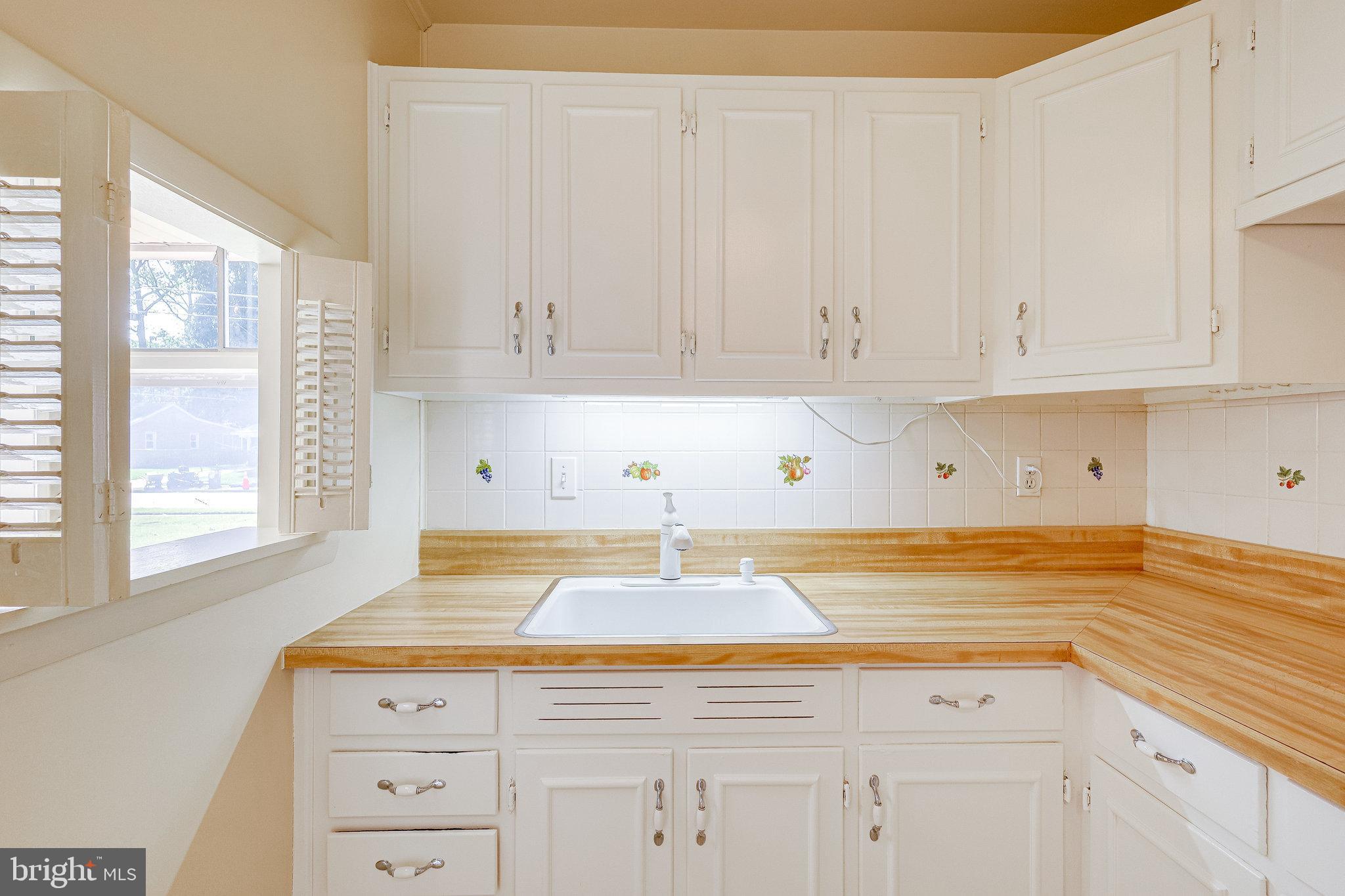 7612 Dunston Street Springfield, VA 22151 - Photo 19 of 51 Kitchen