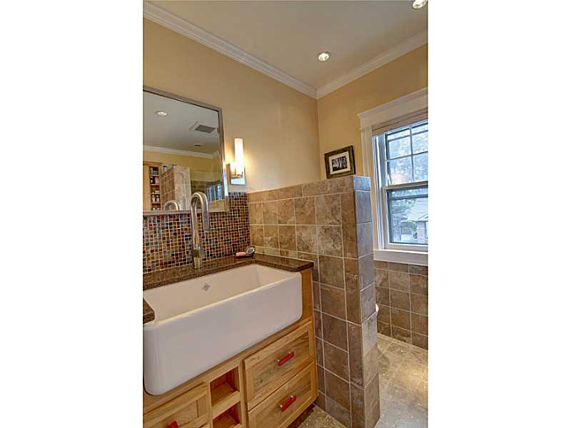 6 Progress Street Pawtucket, RI 02860 - Photo 17 of 24 Bathroom.