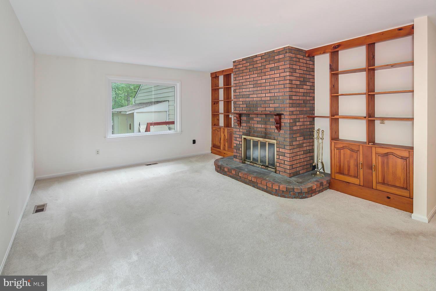 3700 Daisy Road Woodbine, MD 21797 - Photo 2 of 30 Living Room