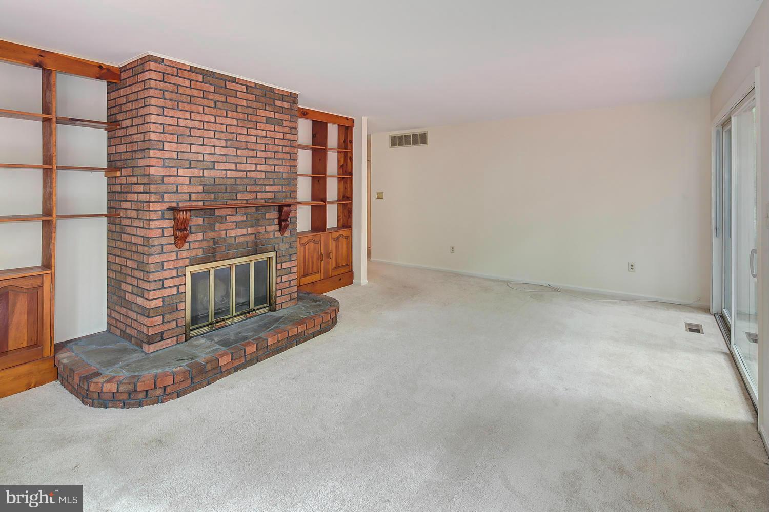 3700 Daisy Road Woodbine, MD 21797 - Photo 4 of 30 Living Room