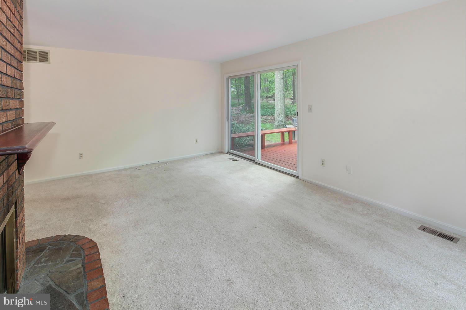3700 Daisy Road Woodbine, MD 21797 - Photo 5 of 30 Living Room