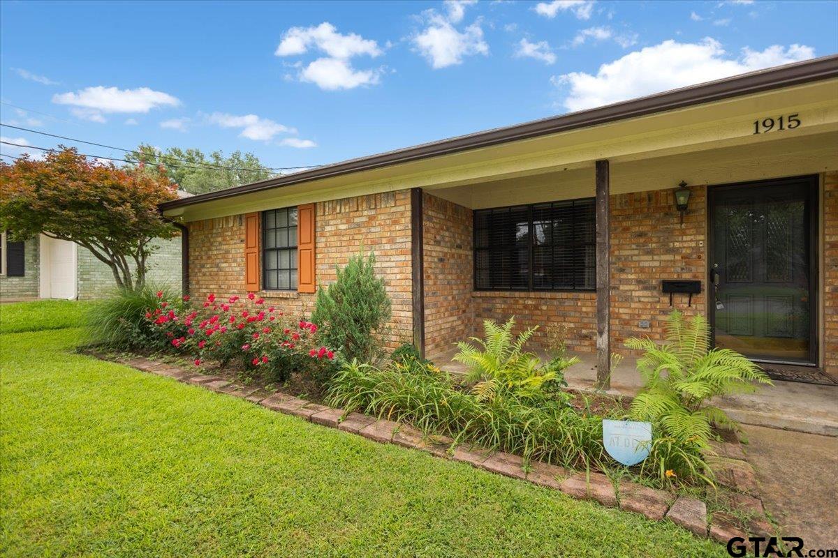 1915 Castlegate Street Henderson, TX 75654 - Photo 6 of 43