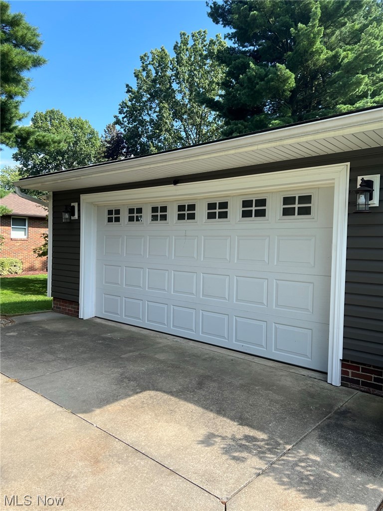 294 Lester Road New Franklin, OH 44319 - Photo 4 of 24 2 car