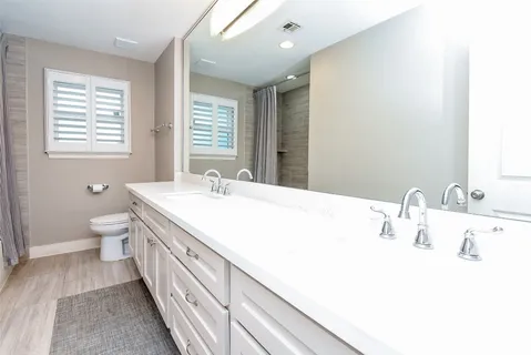 $670,000 | 5330 Jackwood Street, Houston, TX 77096