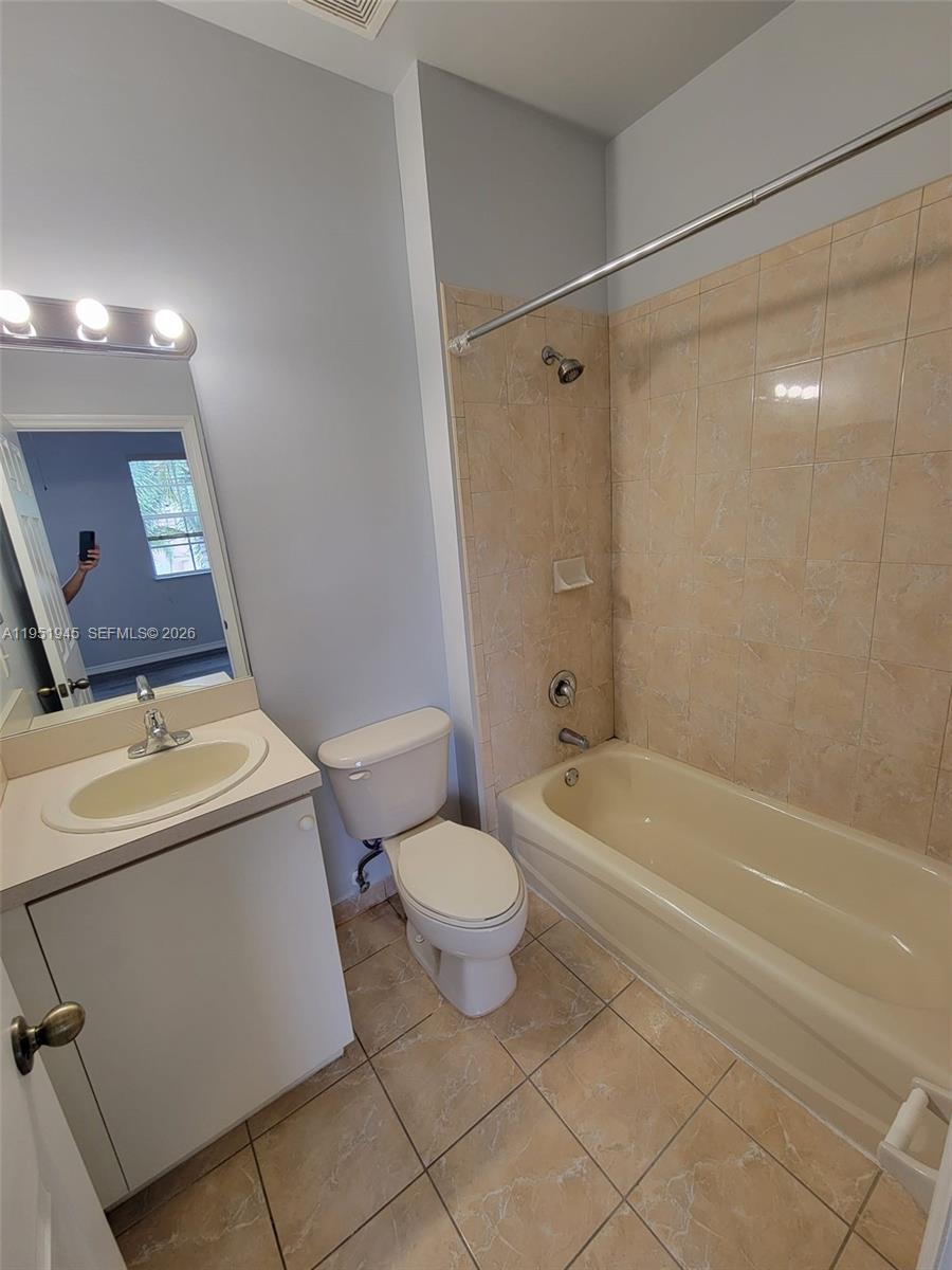 751 Southeast 2nd Street Homestead, FL 33030 - Photo 7 of 18 a bathroom with a sink a toilet and a bathtub
