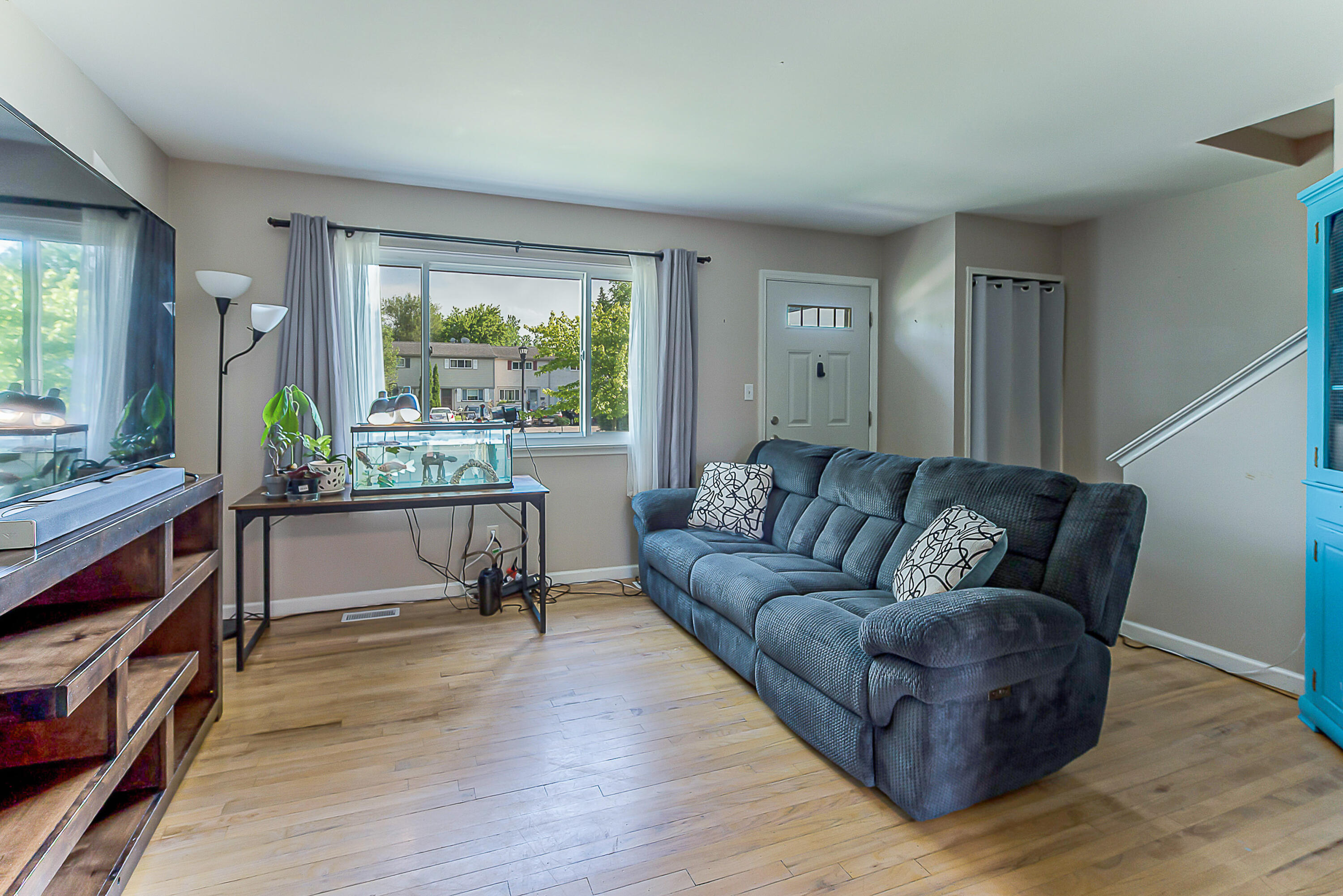 3011 Williamsburg Road Ann Arbor, MI 48108 - Photo 12 of 41 living room