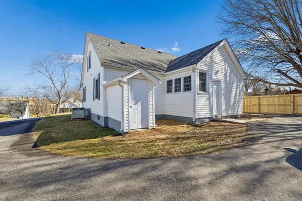 $299,900 | 114 Oak Street, McMinnville, TN 37110
