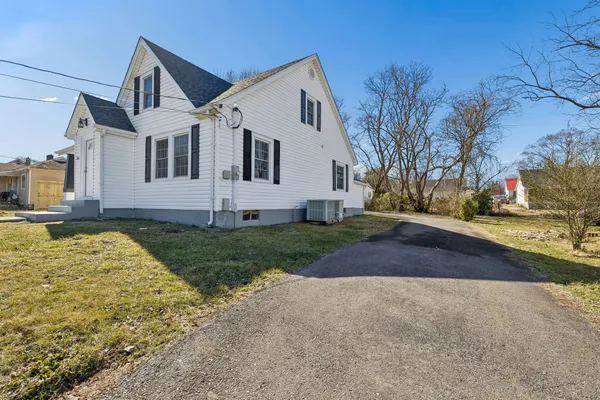$299,900 | 114 Oak Street, McMinnville, TN 37110